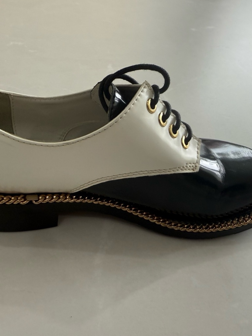 SANDRO Women’s Black and White Lace-Up Oxford with Gold Chain Trim - Picture 4 of 4